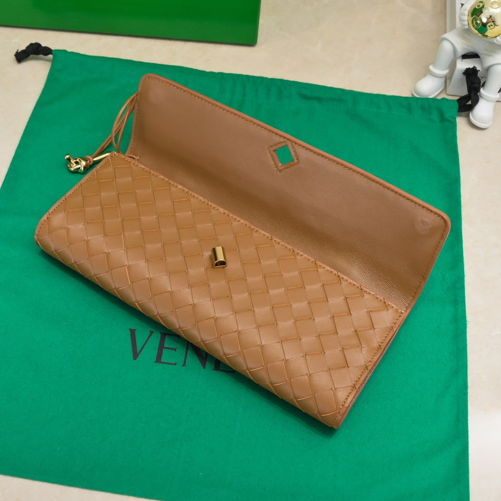 BV Long Clutch Andiamo 31 Tan Leather Ghw