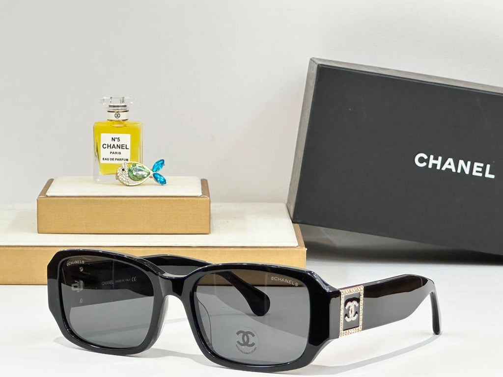 RECTANGULAR SUNGLASSES CH4366 IN ACETATE EMBOSSED CRYSTAL