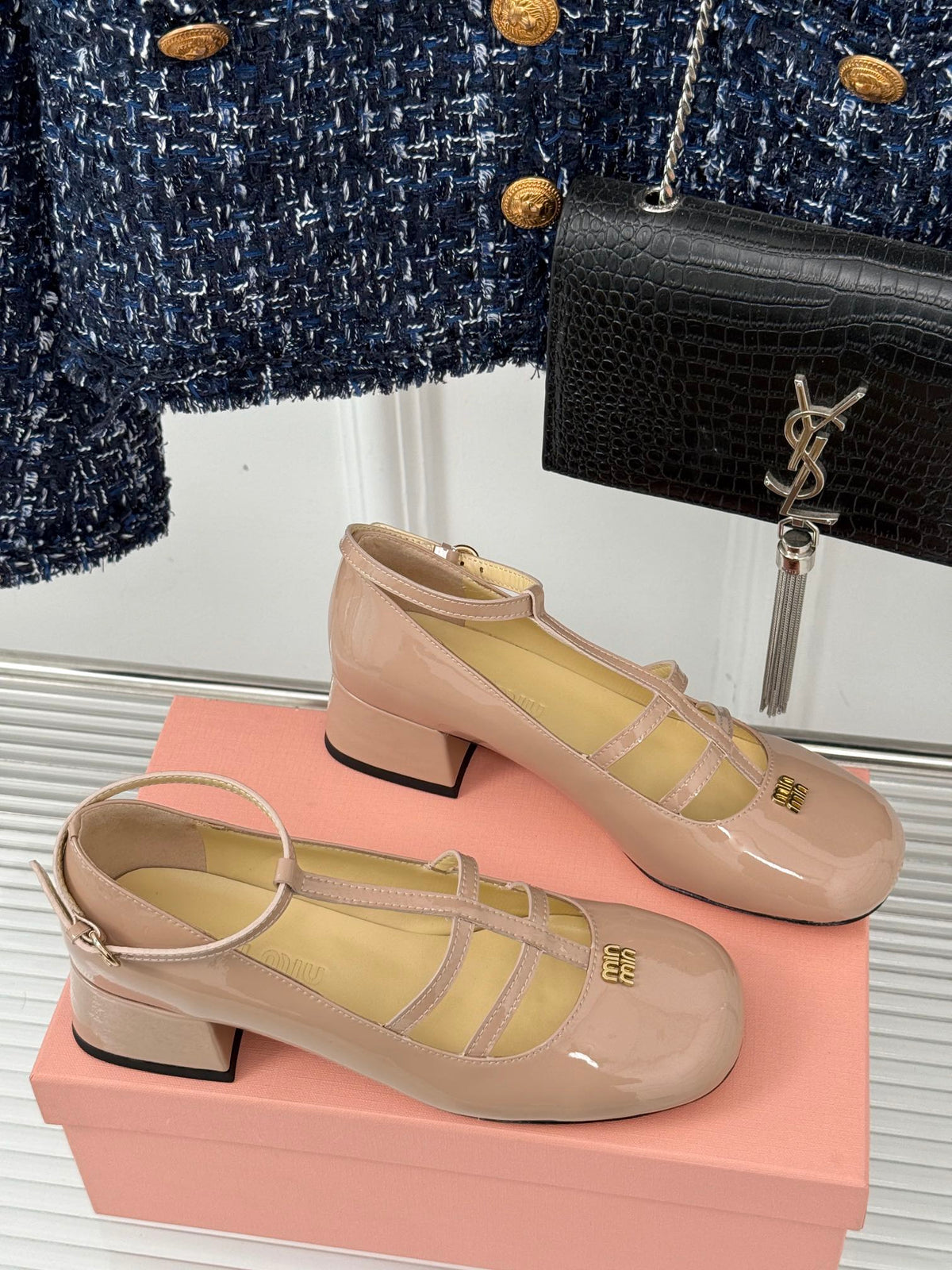 BALLET PUMPS WITH STRAP IN BEIGE GLOSSY LAMBSKIN