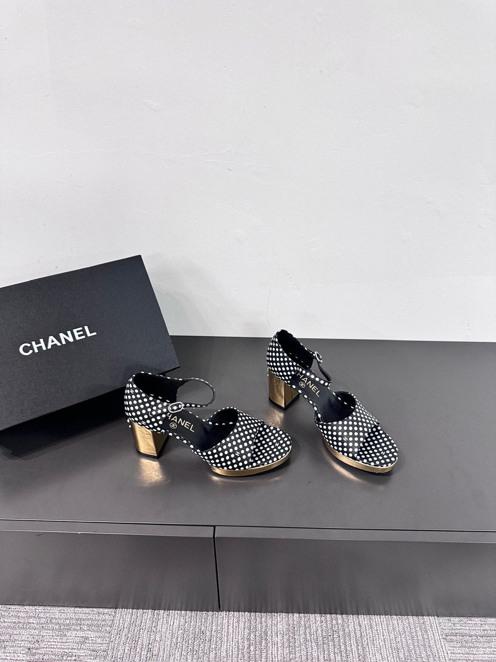 BLOCK HEEL SANDALS BLACK POLKA DOT SHEEPSKIN