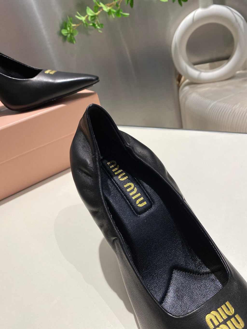 POINTED-TOE HIGH HEEL PUMPS IN BLACK SMOOTH LAMBSKIN