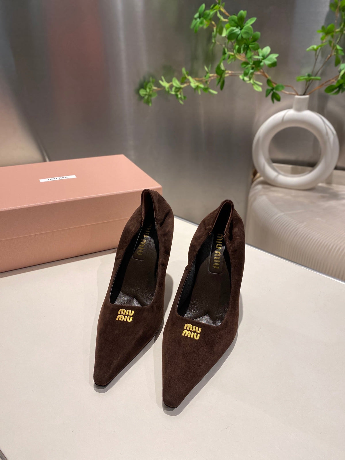 POINTED-TOE HIGH HEEL PUMPS IN CHOCOLATE SUEDE