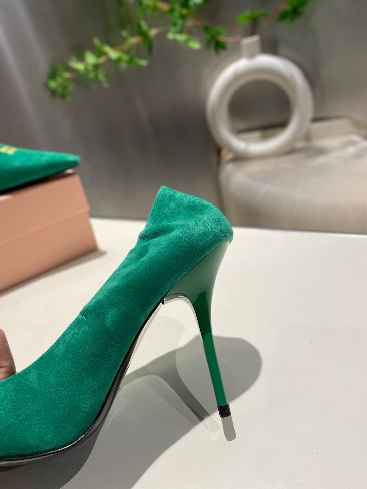 POINTED-TOE HIGH HEEL PUMPS IN GREEN SUEDE