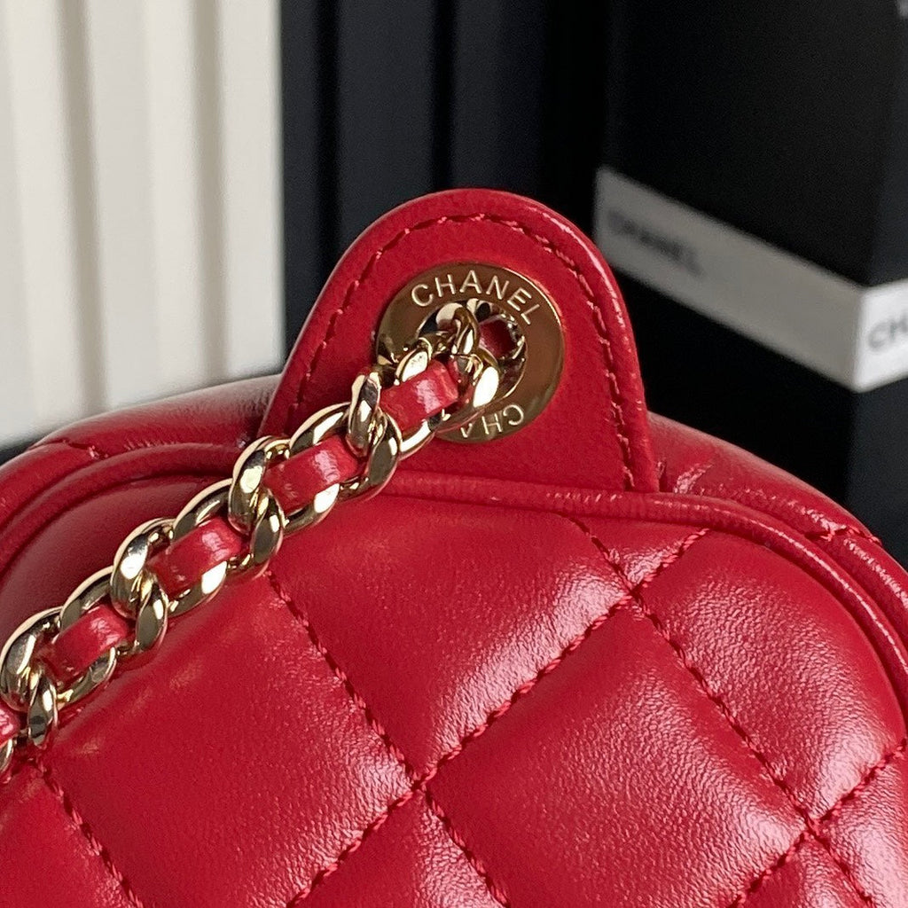 CAMERA BAG 24 IN RED SHINY CALFSKIN GOLD CHAIN