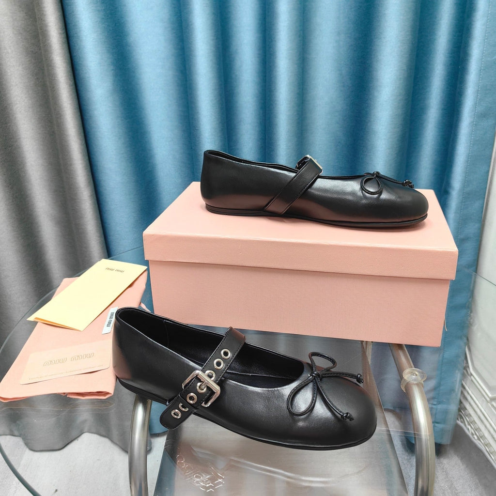 BLACK BALLET SHOES COWHIDE WITH BUTTON
