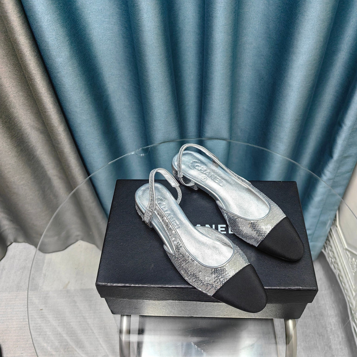 SLINGBACKS IN GLITTER SILVER LAMBSKIN