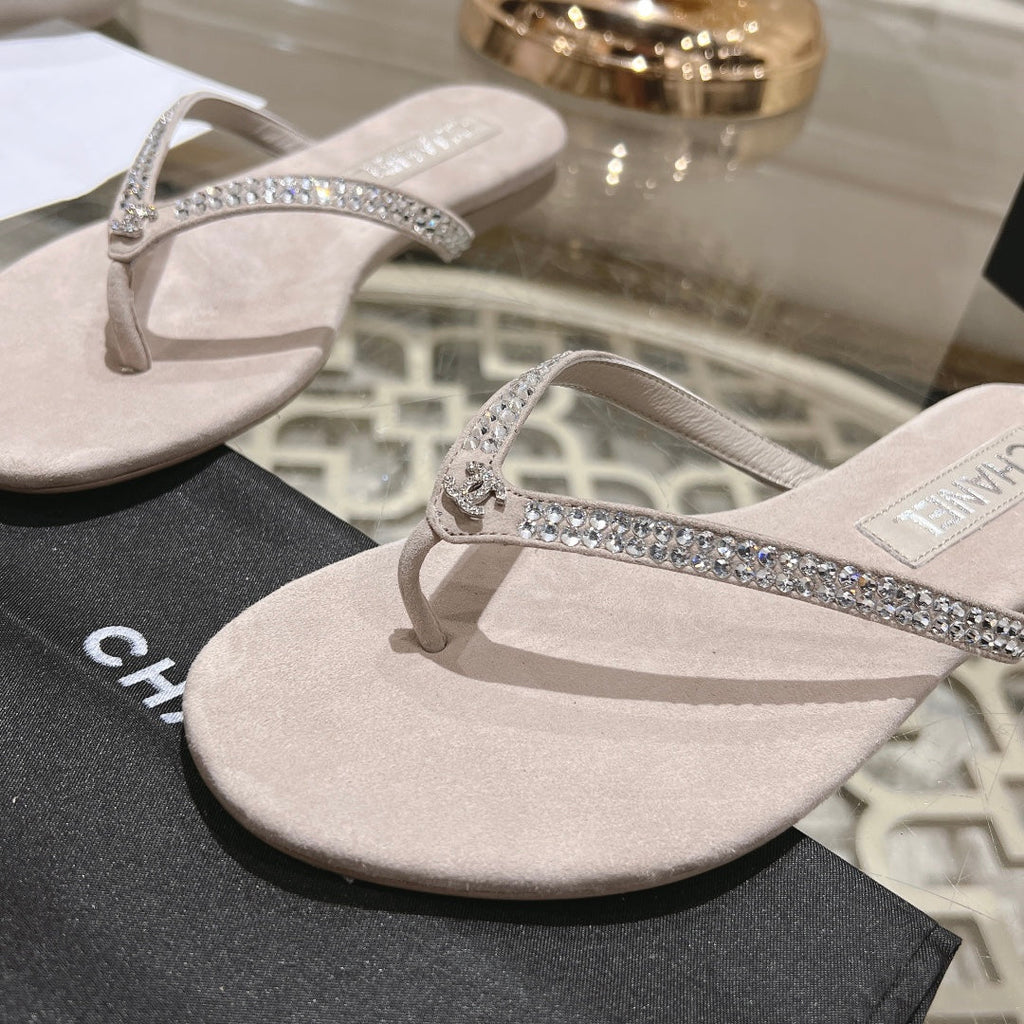 RHINESTONES THONG SANDAL IN PALE PINK SUEDE
