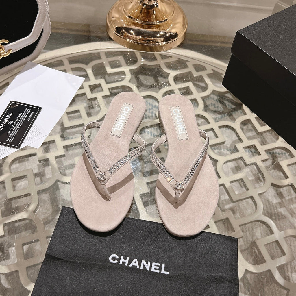 RHINESTONES THONG SANDAL IN PALE PINK SUEDE