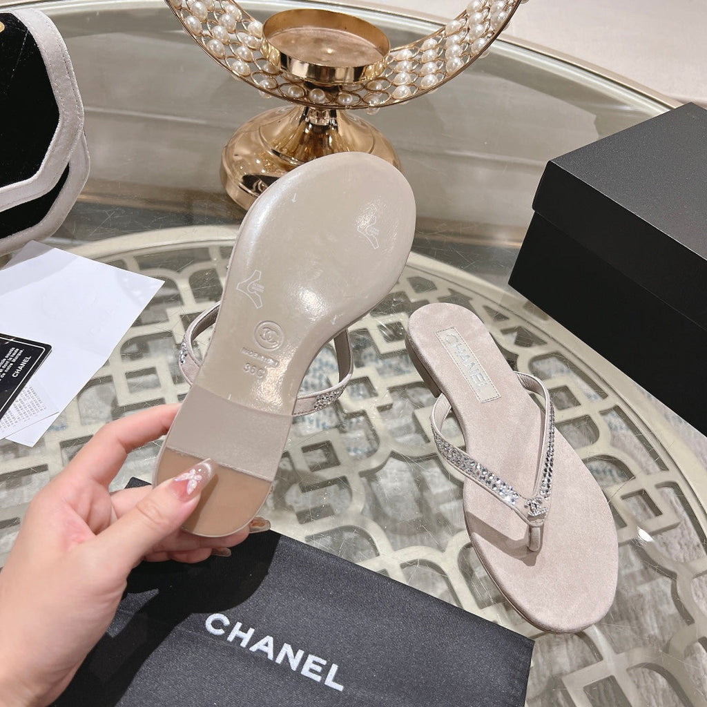 RHINESTONES THONG SANDAL IN PALE PINK SUEDE