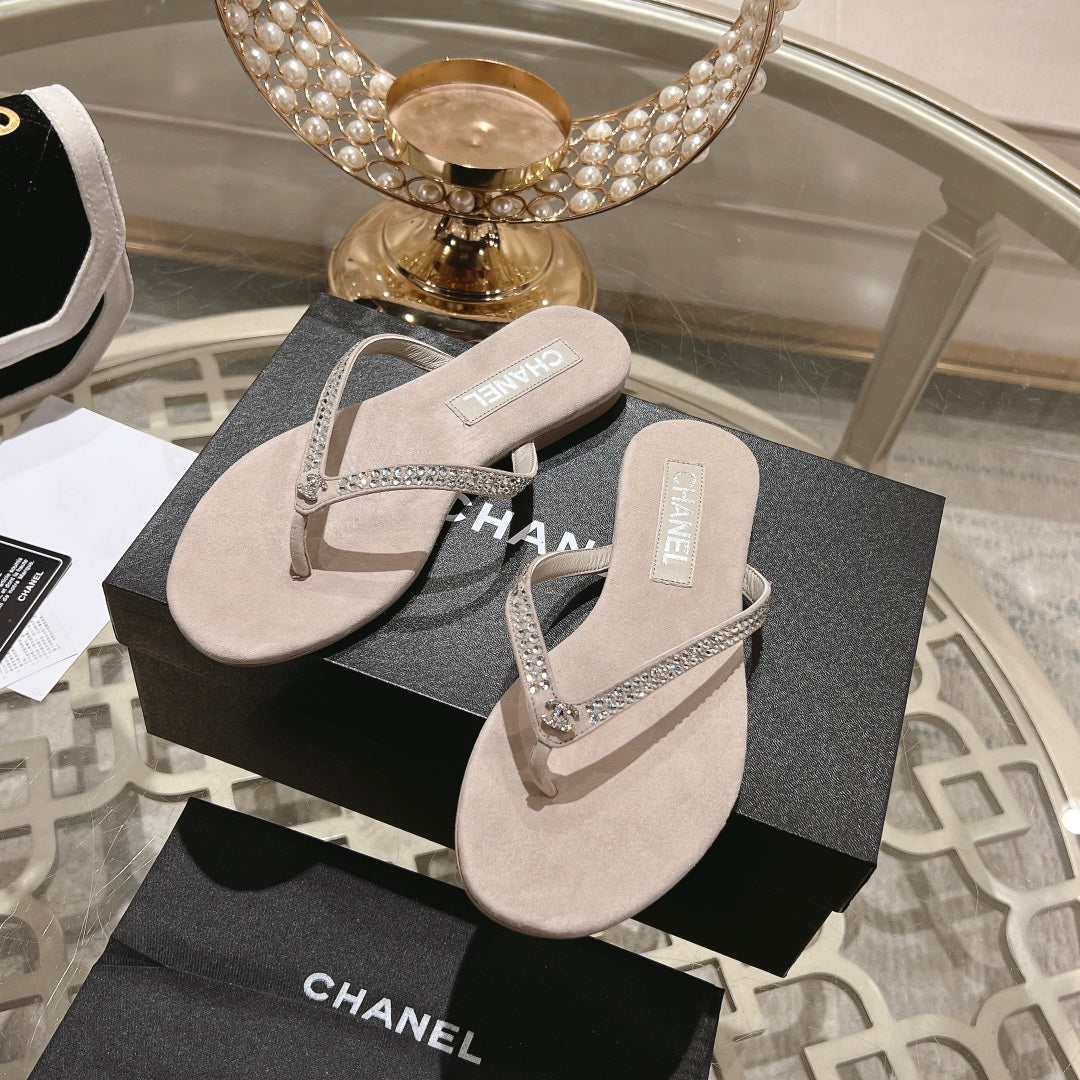 RHINESTONES THONG SANDAL IN PALE PINK SUEDE