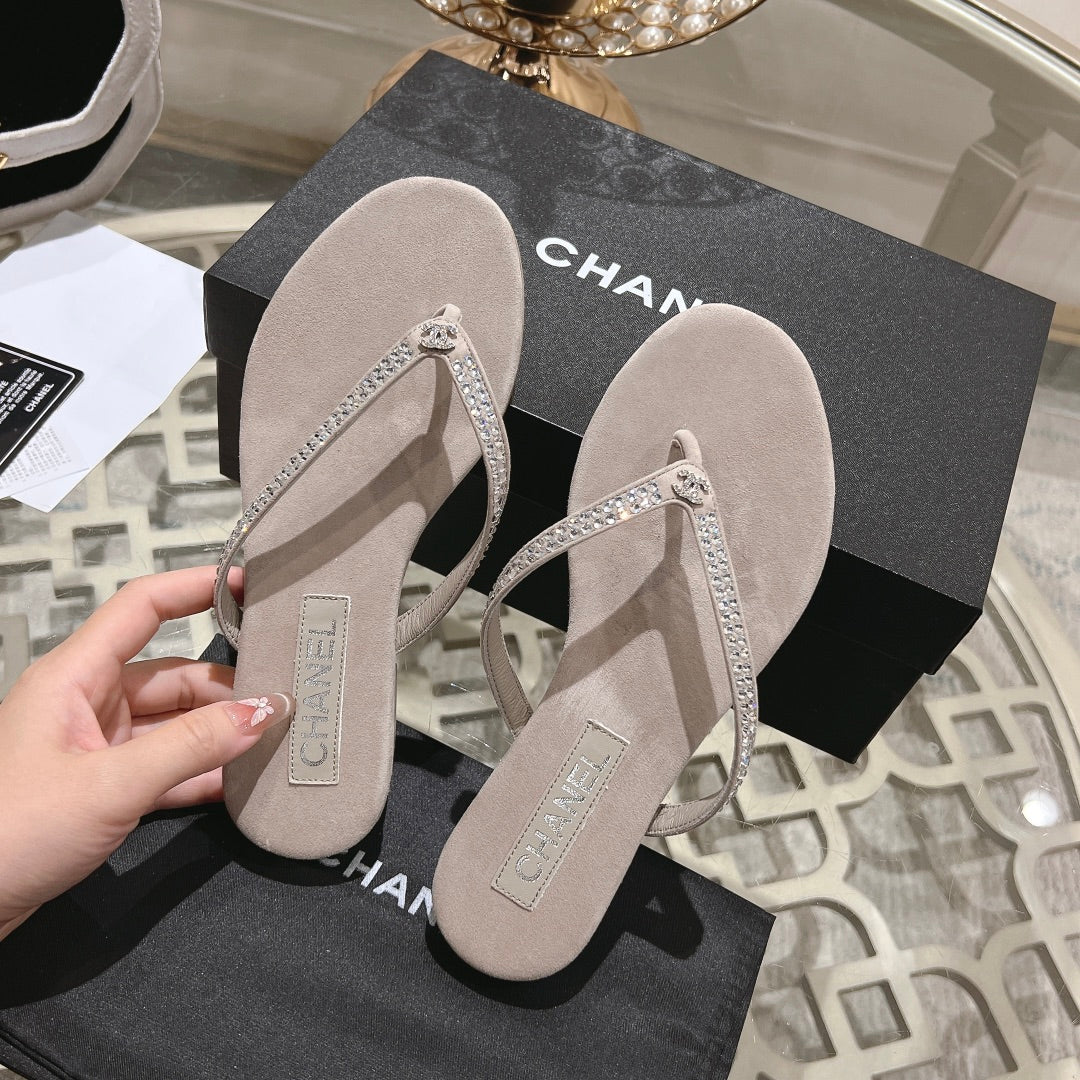 RHINESTONES THONG SANDAL IN PALE PINK SUEDE