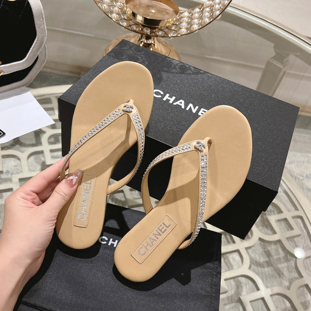 RHINESTONES THONG SANDAL IN MACAROON TAN LAMBSKIN
