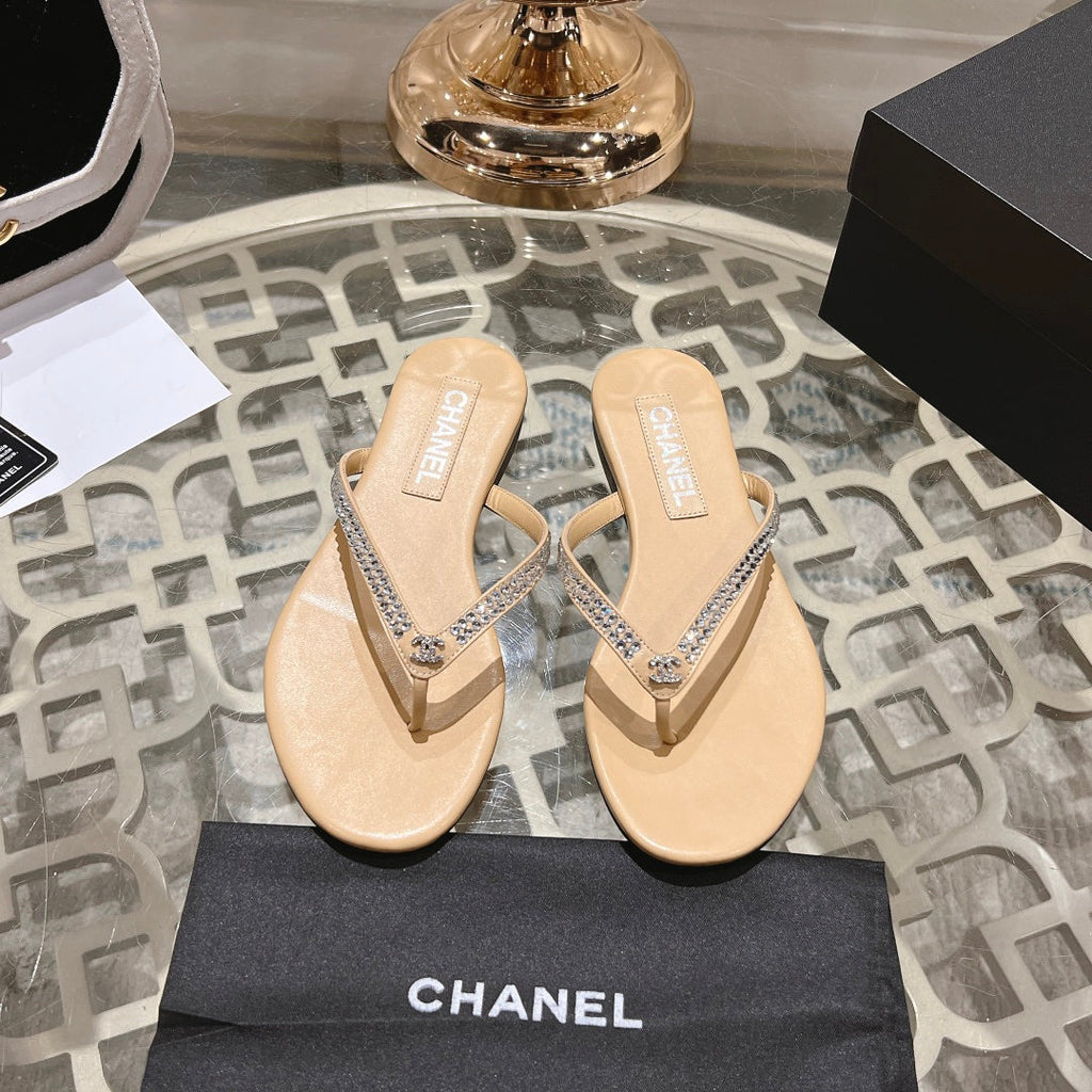 RHINESTONES THONG SANDAL IN MACAROON TAN LAMBSKIN