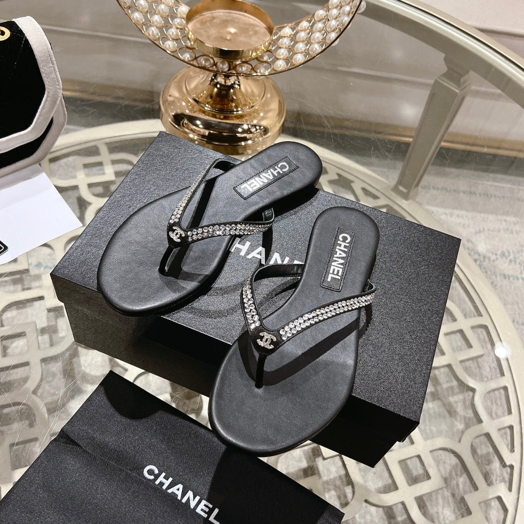 RHINESTONES THONG SANDAL IN BLACK LAMBSKIN