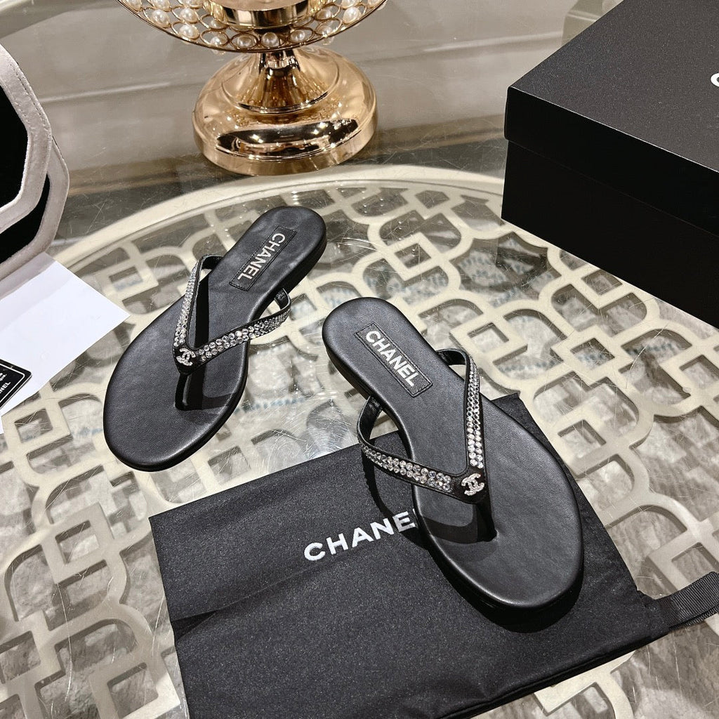 RHINESTONES THONG SANDAL IN BLACK LAMBSKIN