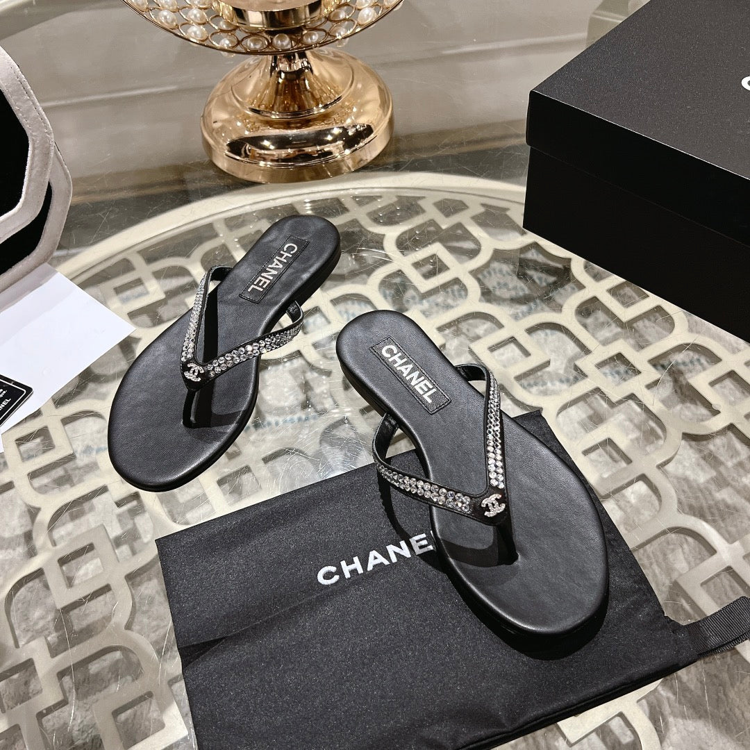 RHINESTONES THONG SANDAL IN BLACK LAMBSKIN