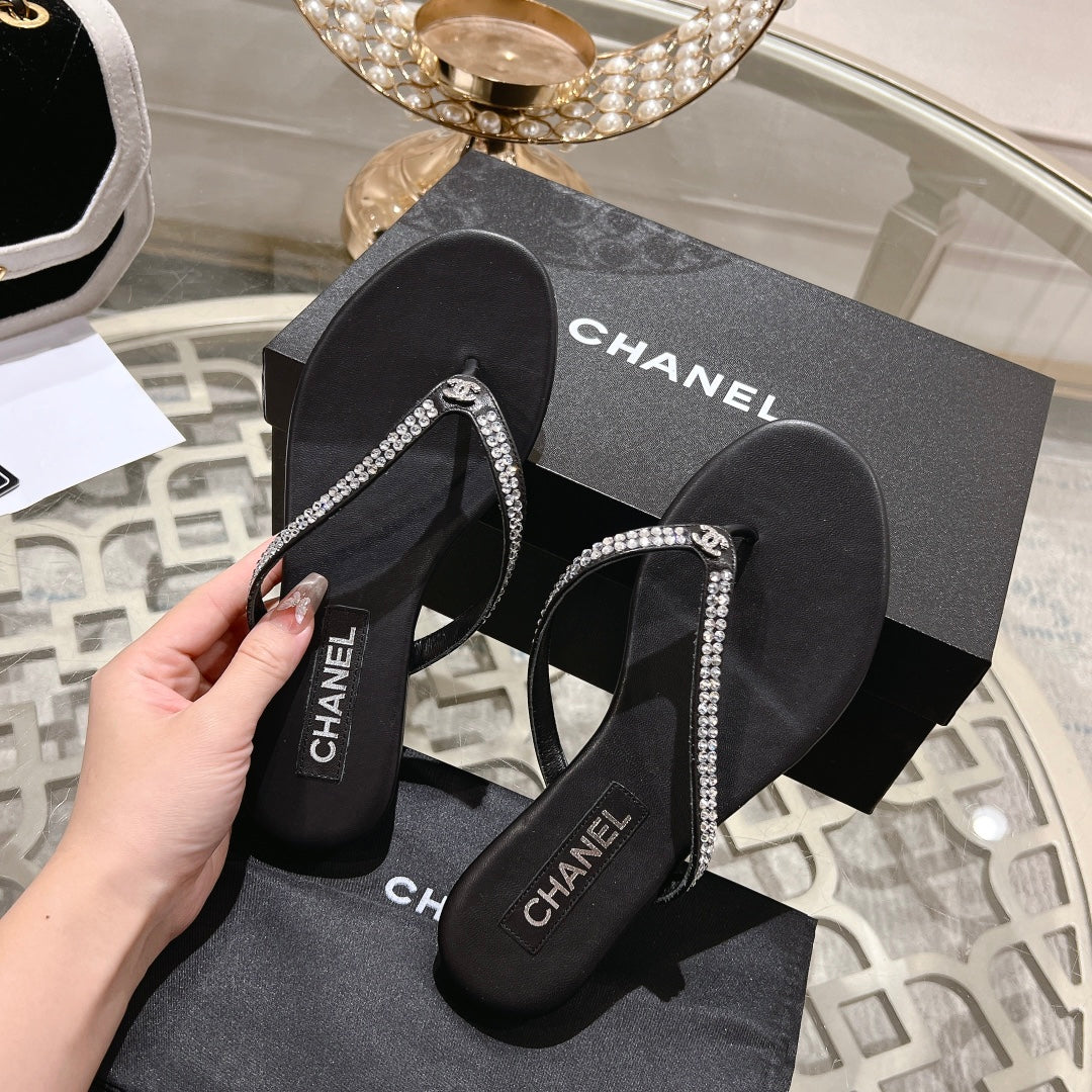 RHINESTONES THONG SANDAL IN BLACK LAMBSKIN