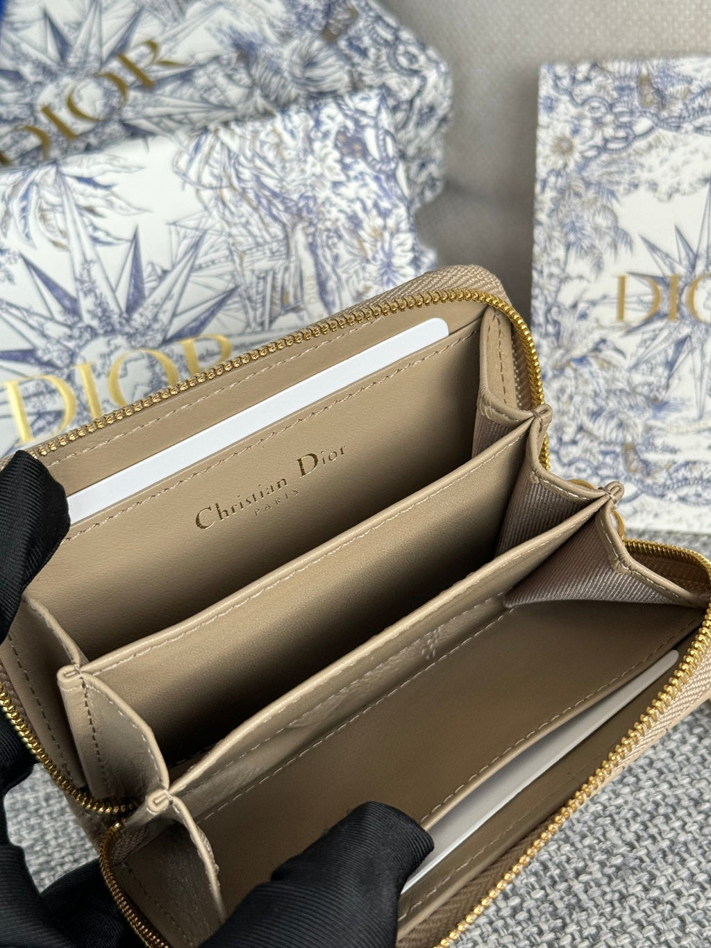 CARO SCARLET WALLET 11 IN BEIGE MACROCANNAGE CALFSKIN