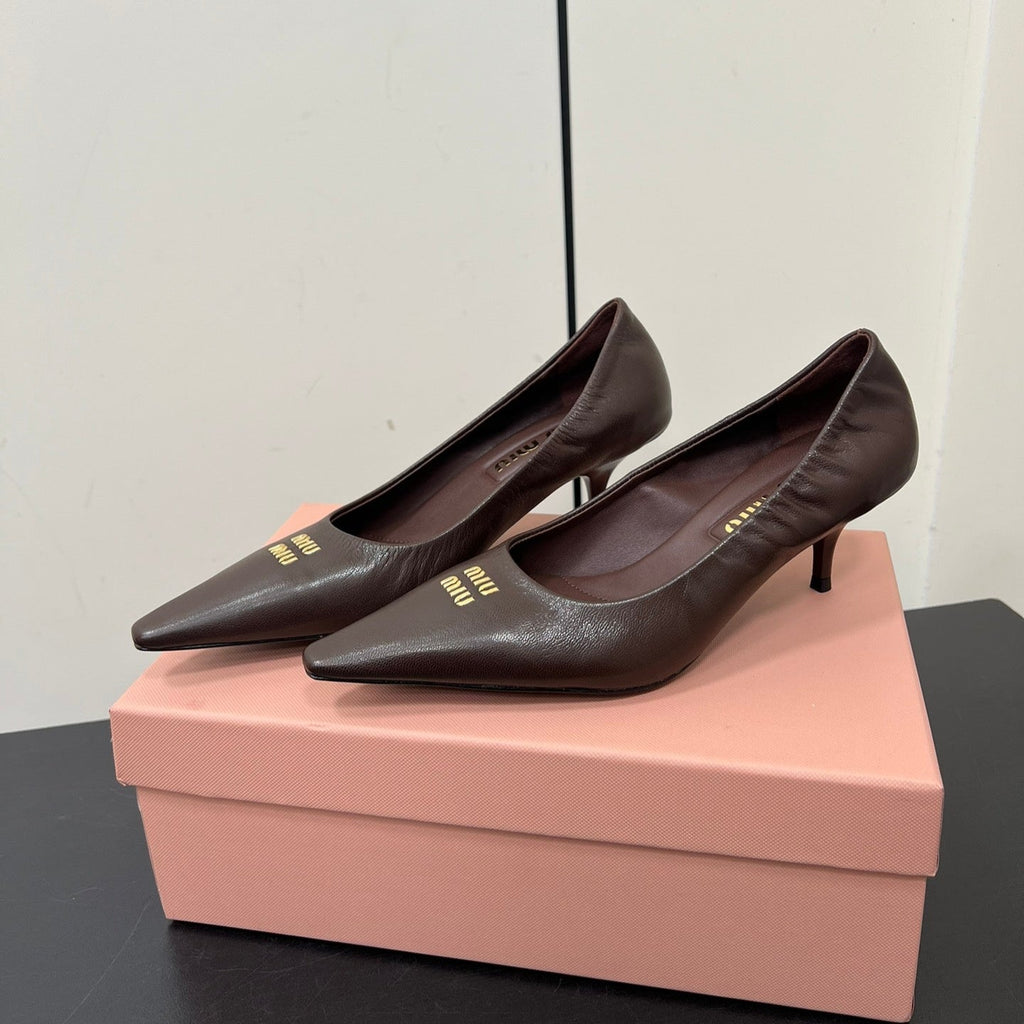 POINTED-TOE MID HEEL PUMPS IN CHOCOLATE SMOOTH LAMBSKIN