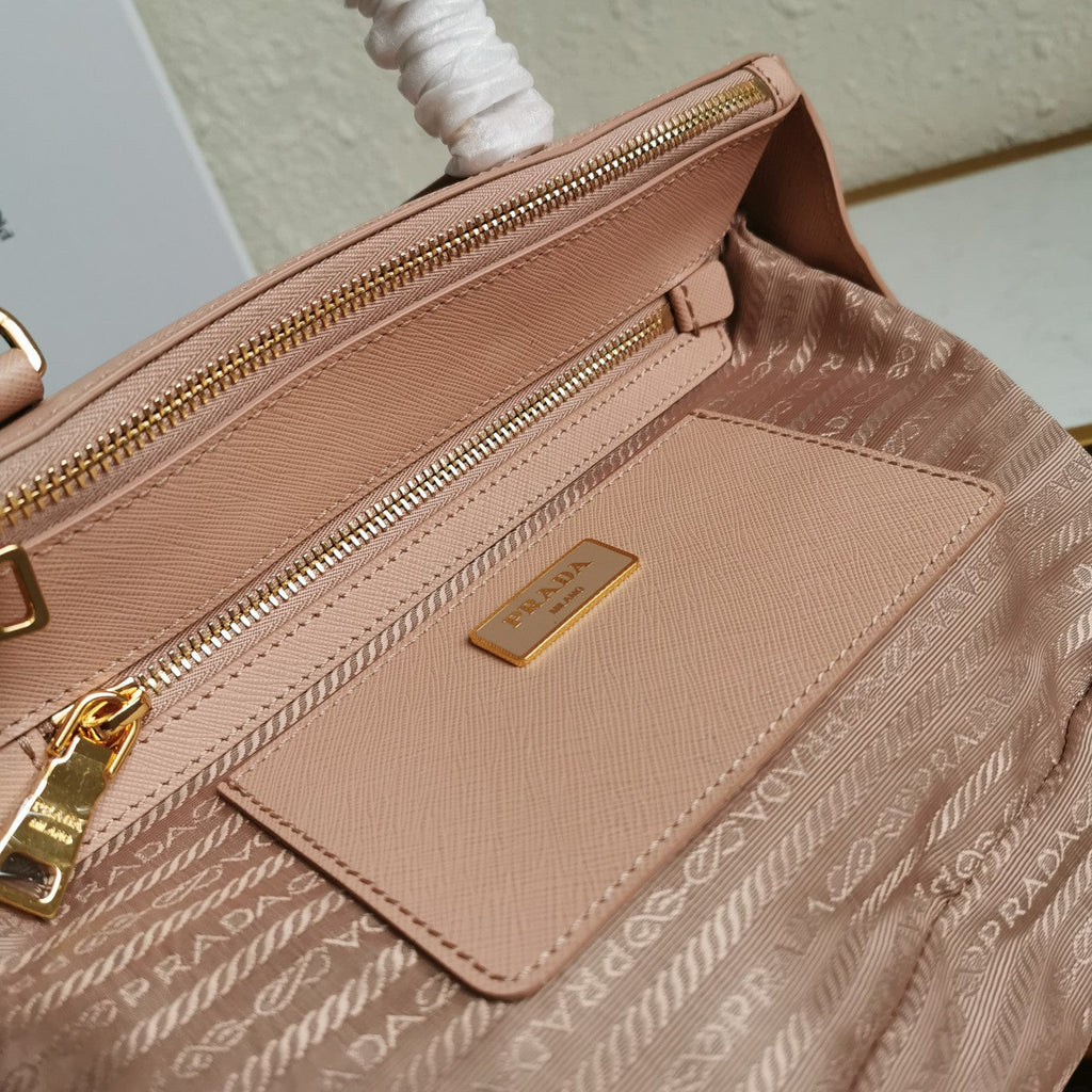 PRA GALLERIA 28 BAG IN DESERT BEIGE SAFFIANO LEATHER