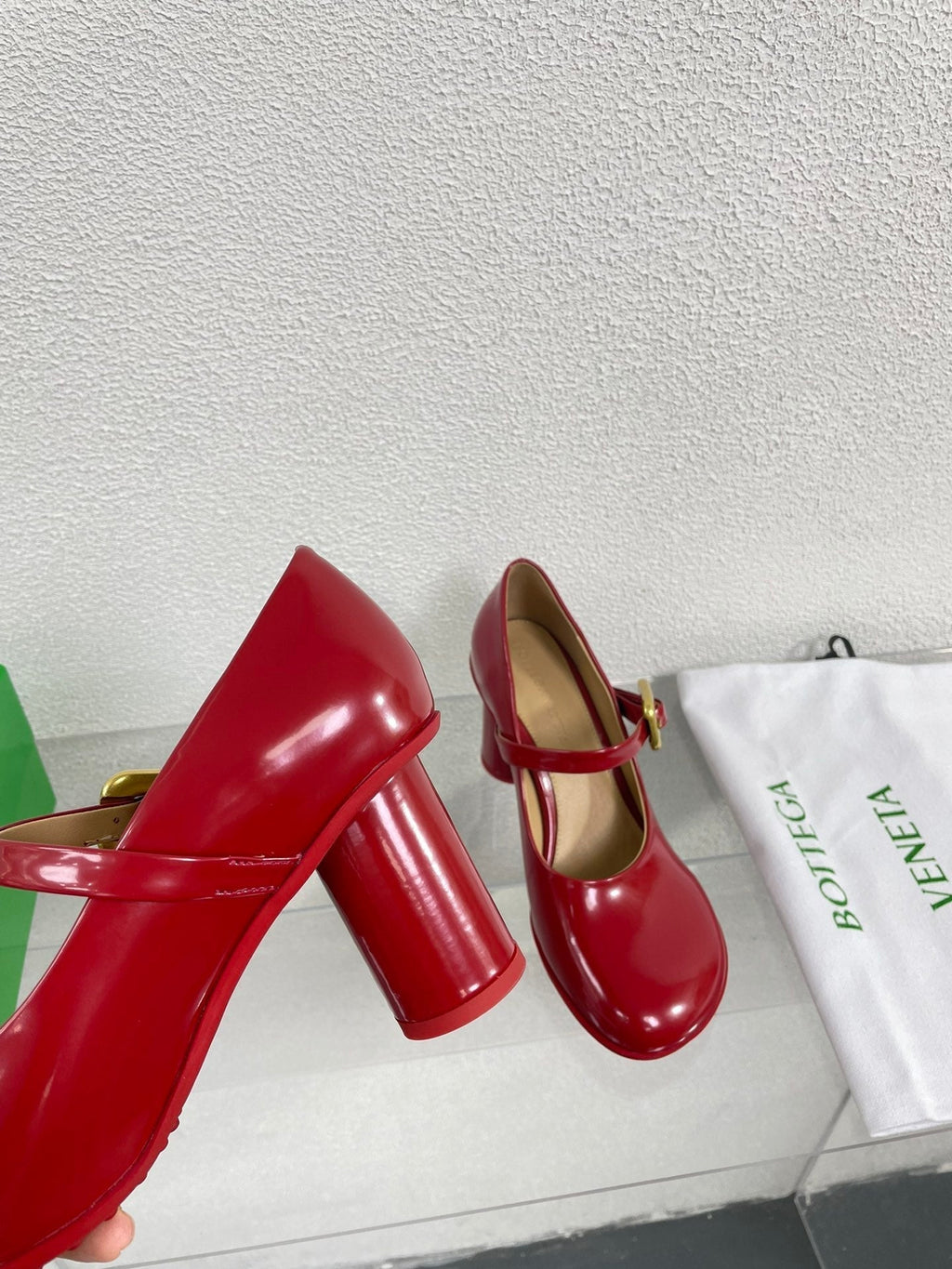 ATOMIC MARY-JANE PUMP 9 CM IN RUBY RED CALFSKIN