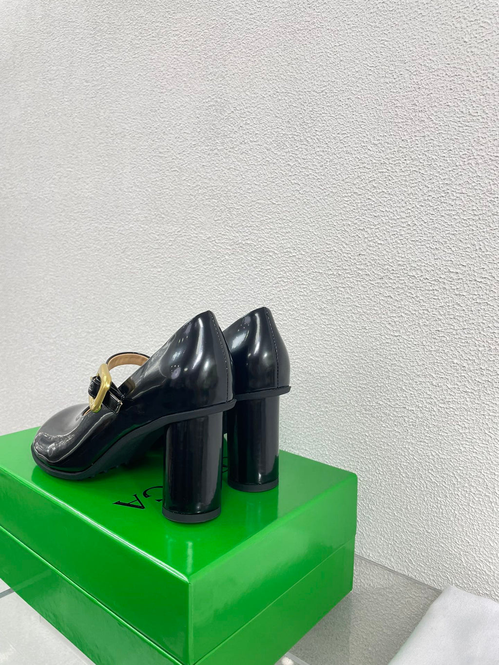 ATOMIC MARY-JANE PUMP 9 CM IN BLACK CALFSKIN