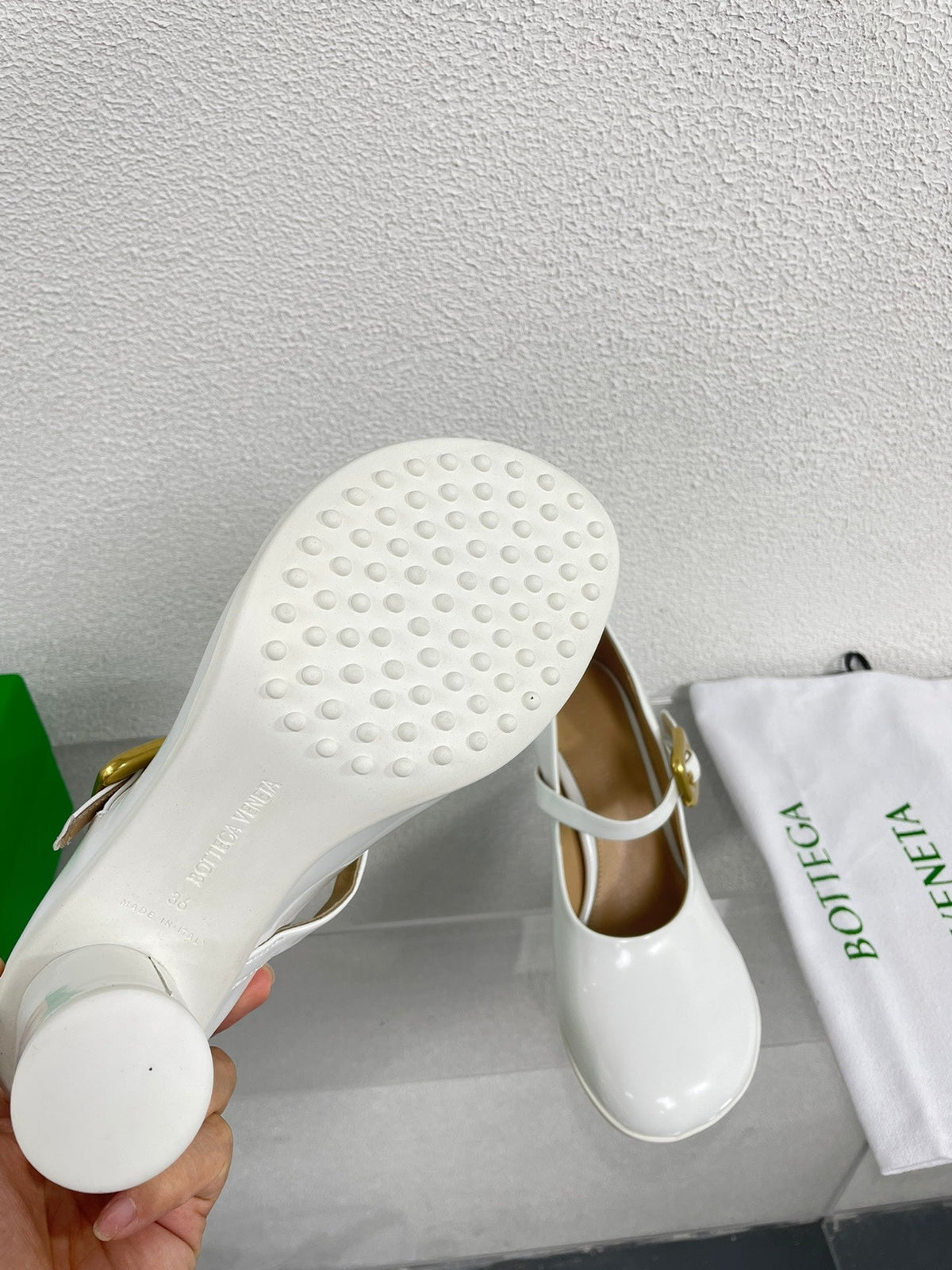 ATOMIC MARY-JANE PUMP 9 CM IN WHITE CALFSKIN