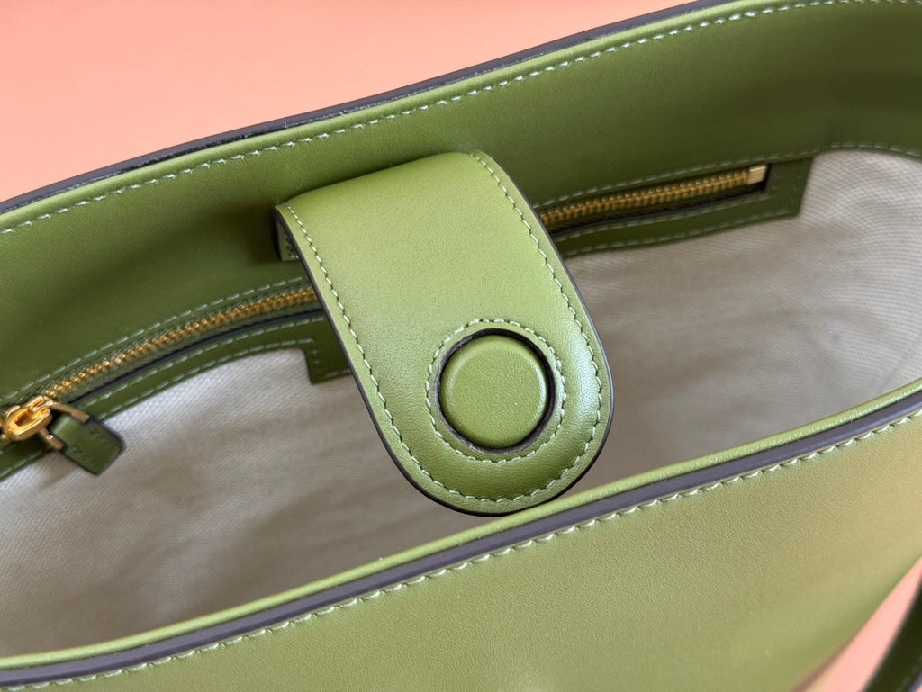 73 MEDIUM BUCKET BAG 27.5 IN GREEN SMOOTH CALFSKIN