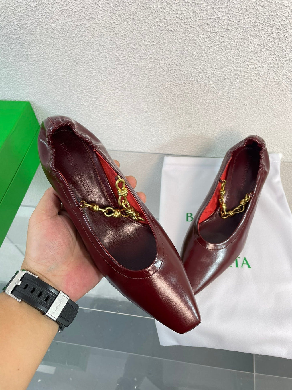 SHARP CHAIN PUMP 6 CM IN MAHOGANY RED CALFSKIN