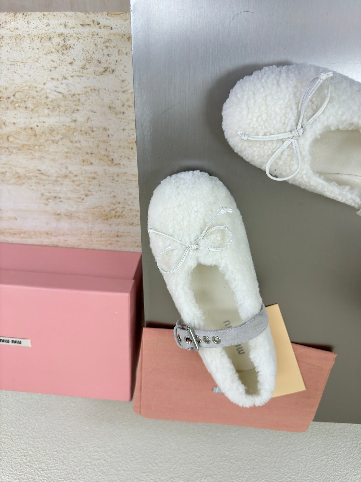 SHEARLING BALLET FLAT WHITE WITH SUEDE STRAP
