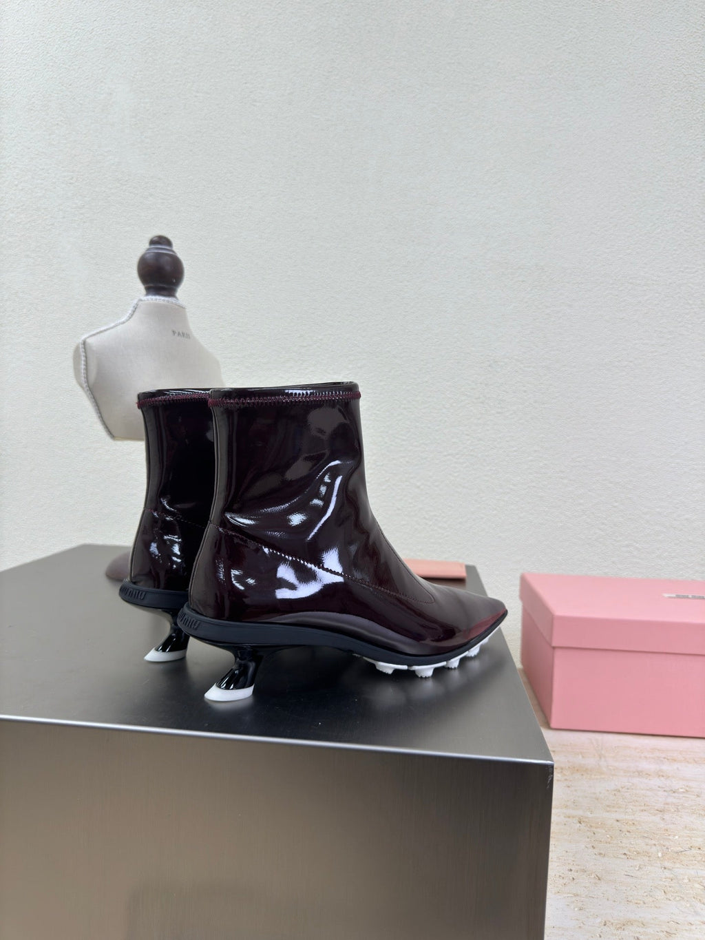 ANKLE POINTED-TOE BOOTS IN MAHOGANY GLOSSY CALFSKIN