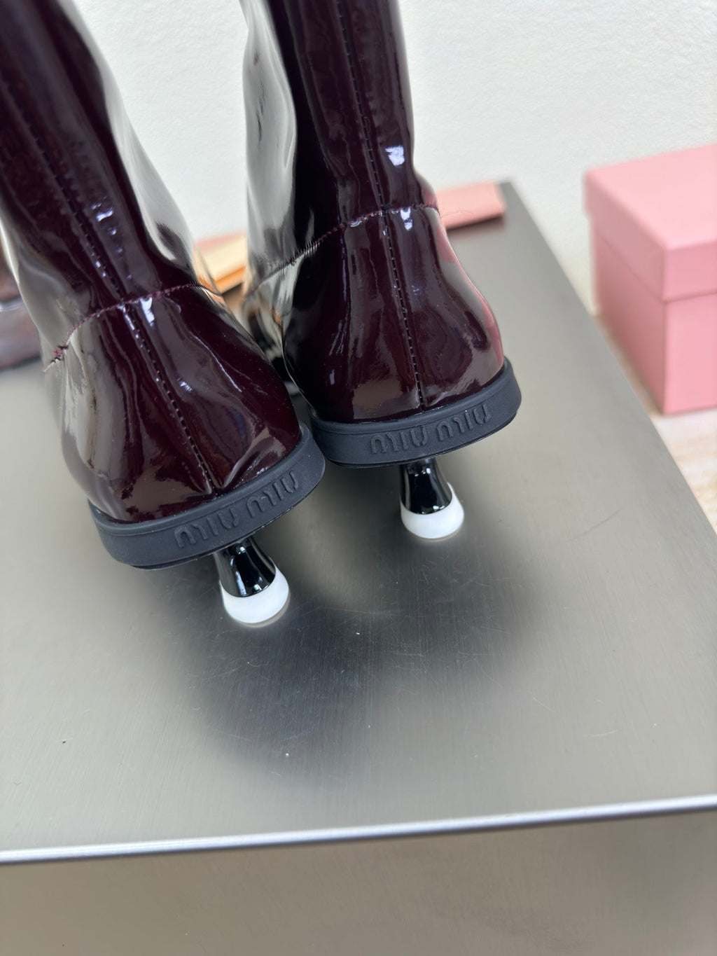 ANKLE POINTED-TOE BOOTS IN MAHOGANY GLOSSY CALFSKIN