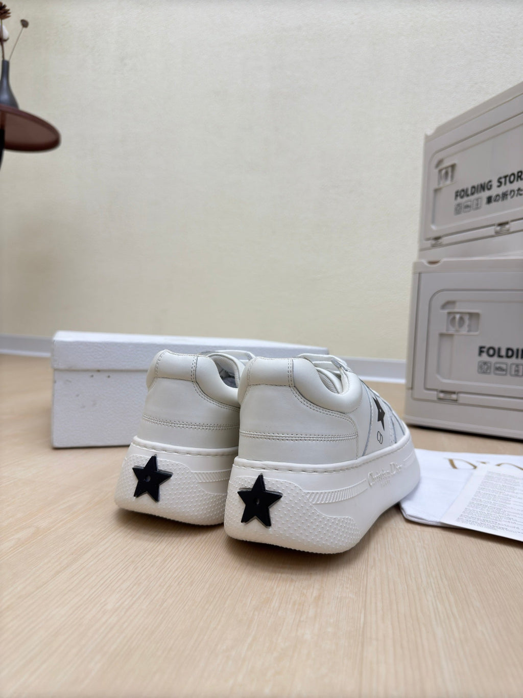 BLACK STAR PLATFORM SNEAKER IN WHITE CALFSKIN AND SUEDE