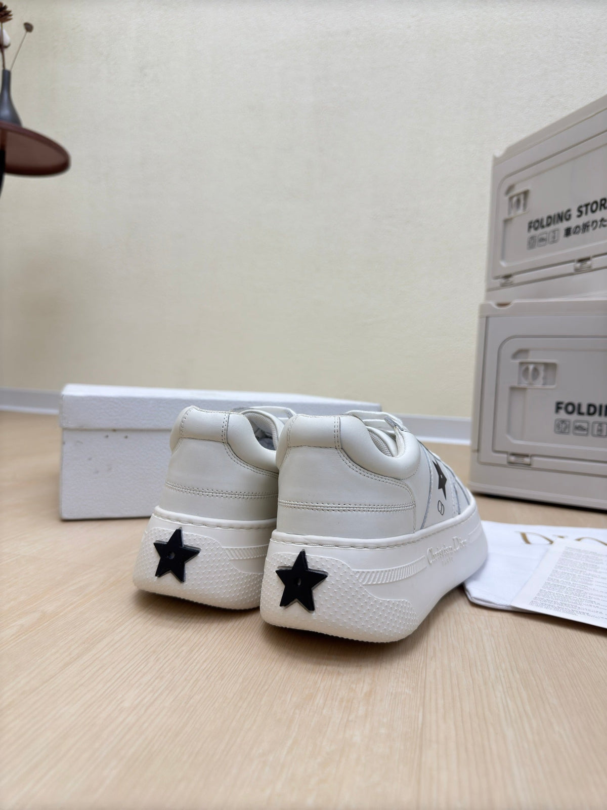 BLACK STAR PLATFORM SNEAKER IN WHITE CALFSKIN AND SUEDE
