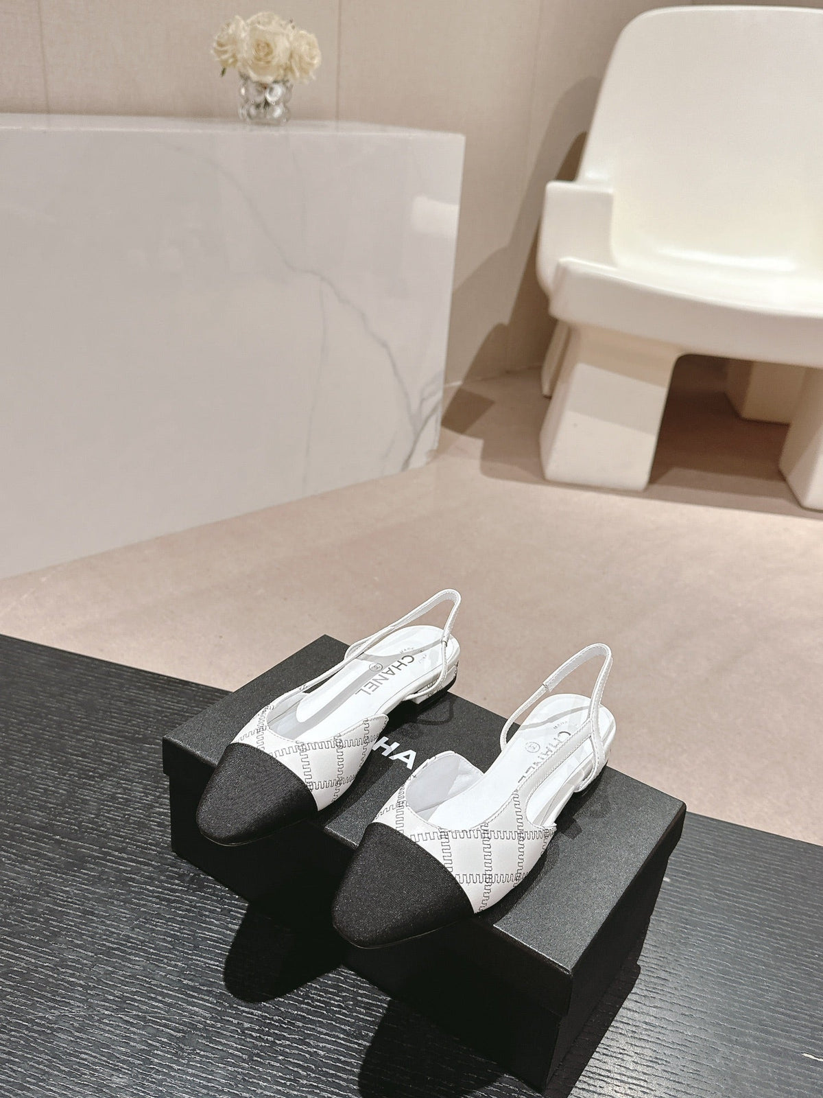 SLINGBACKS IN WHITE LAMBSKIN AND BLACK SATIN