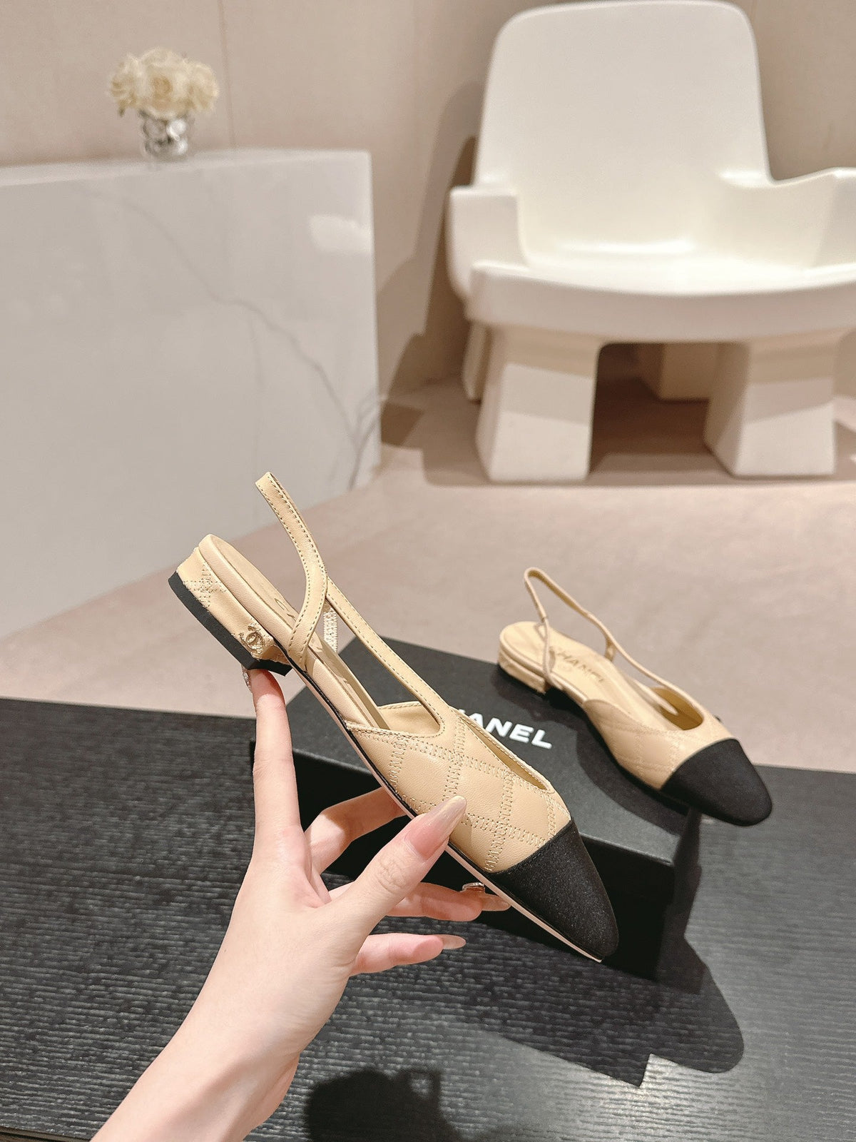SLINGBACKS IN BEIGE CREAM LAMBSKIN AND BLACK SATIN
