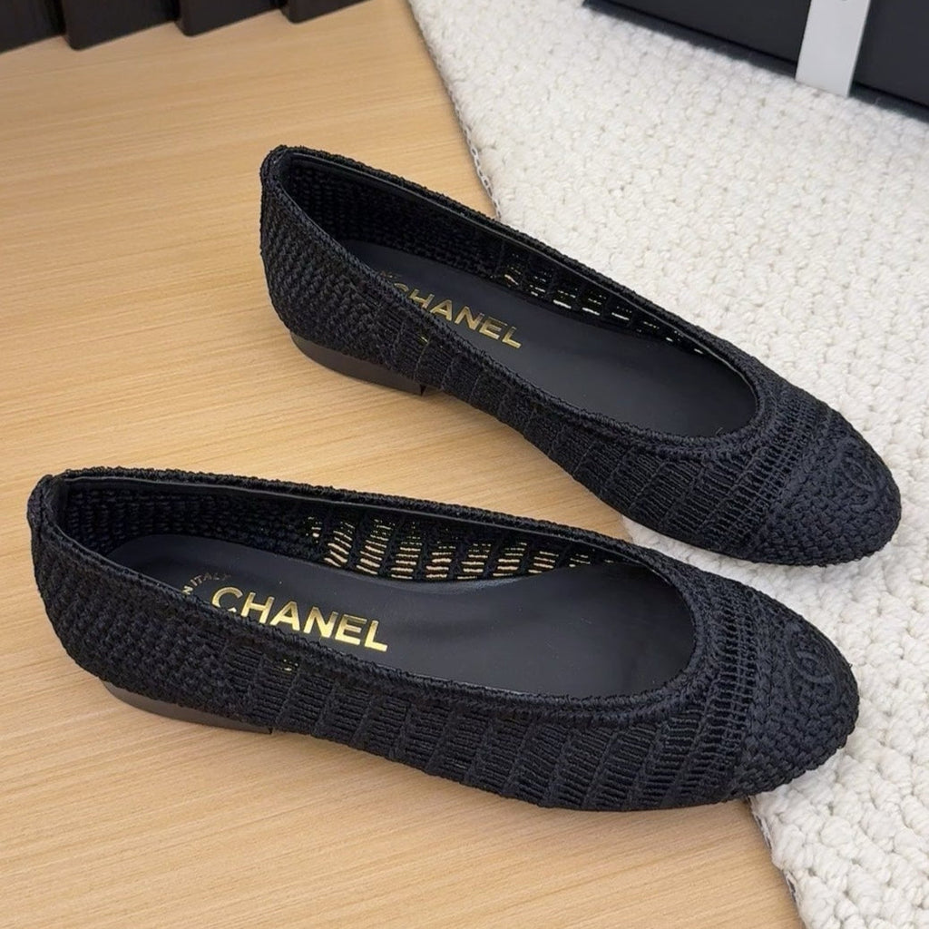 BALLERINAS IN BLACK RAFFIA