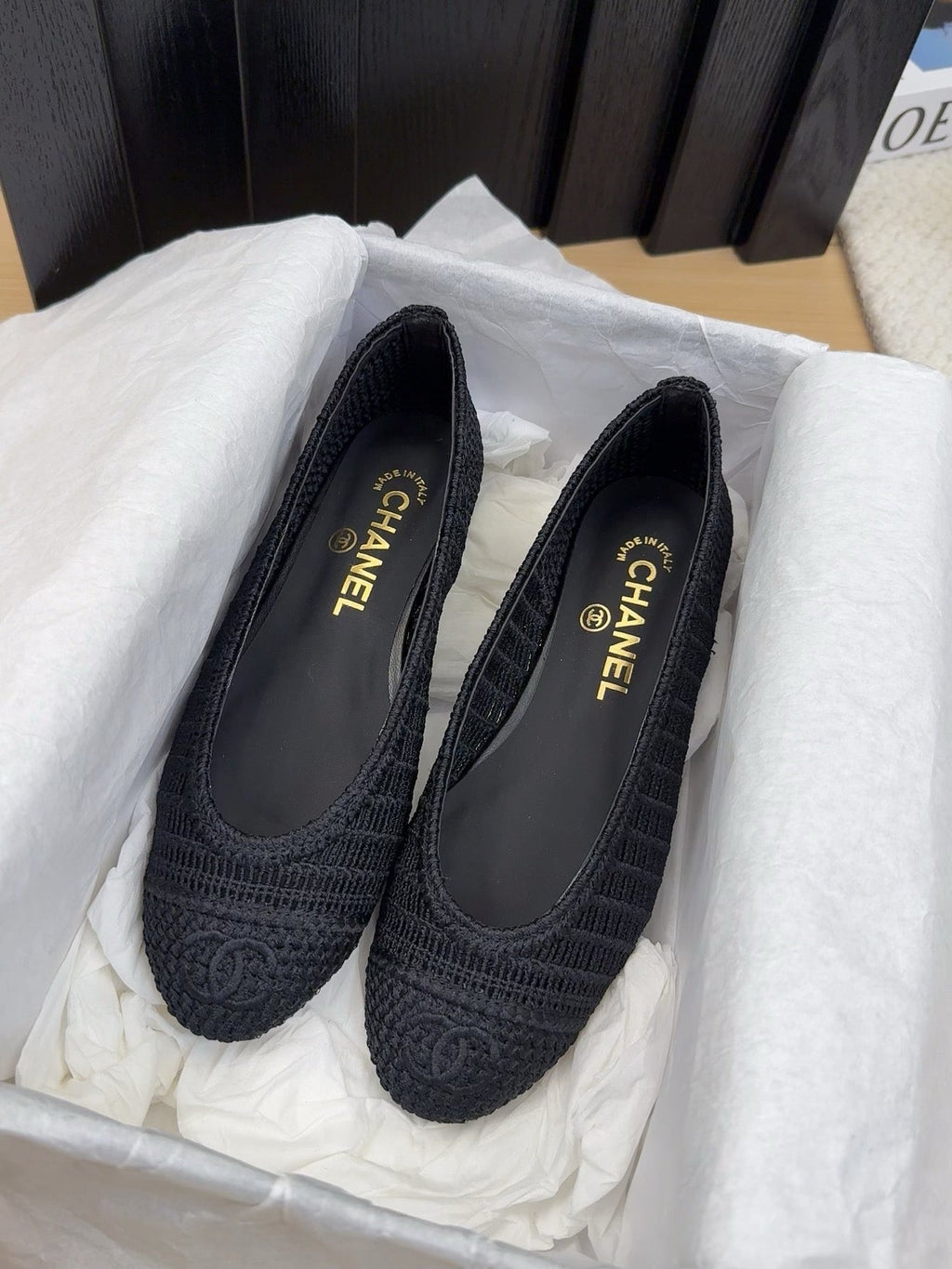 BALLERINAS IN BLACK RAFFIA