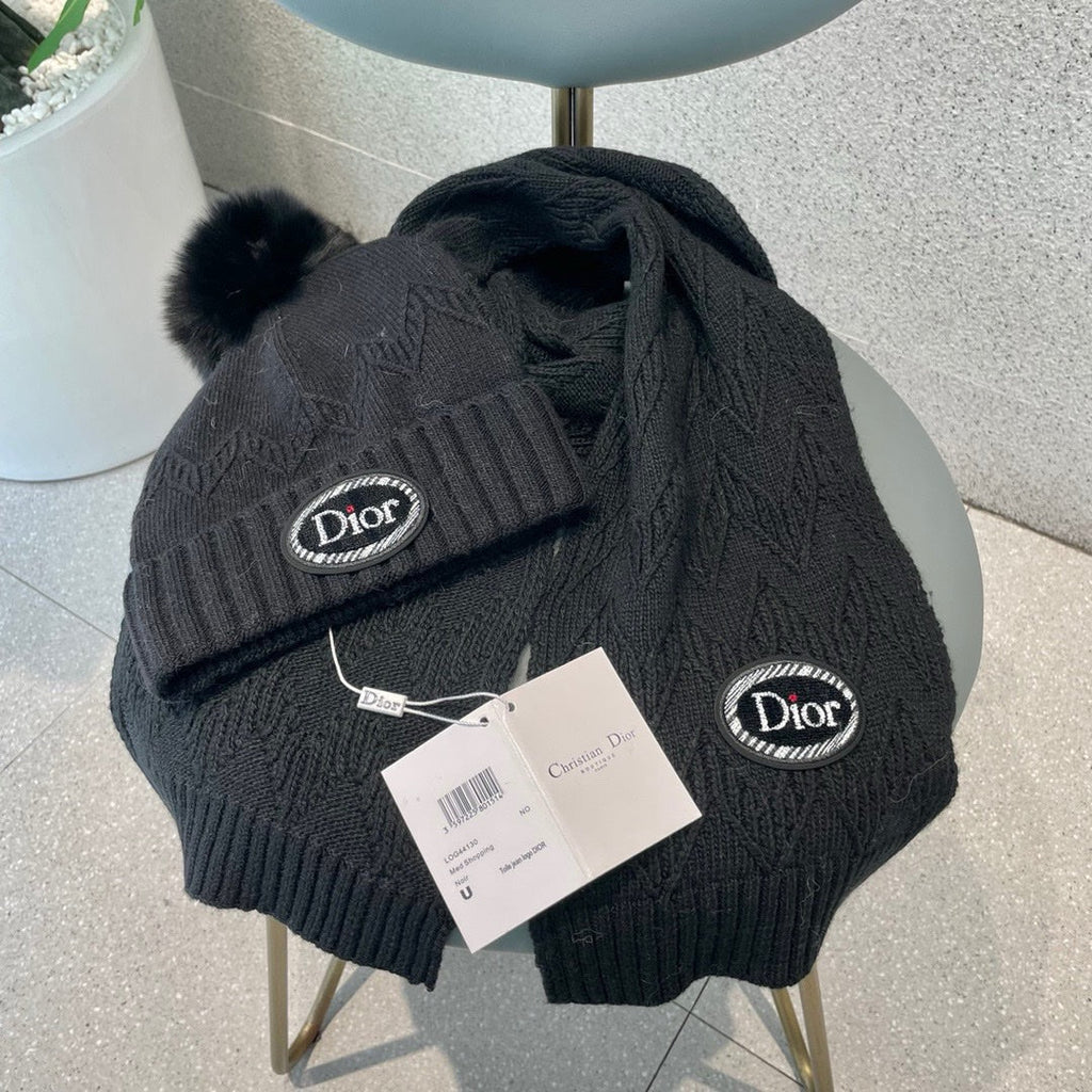SET KNITTED SCARF AND HAT IN BLACK WOOL AND FOX FUR 434631