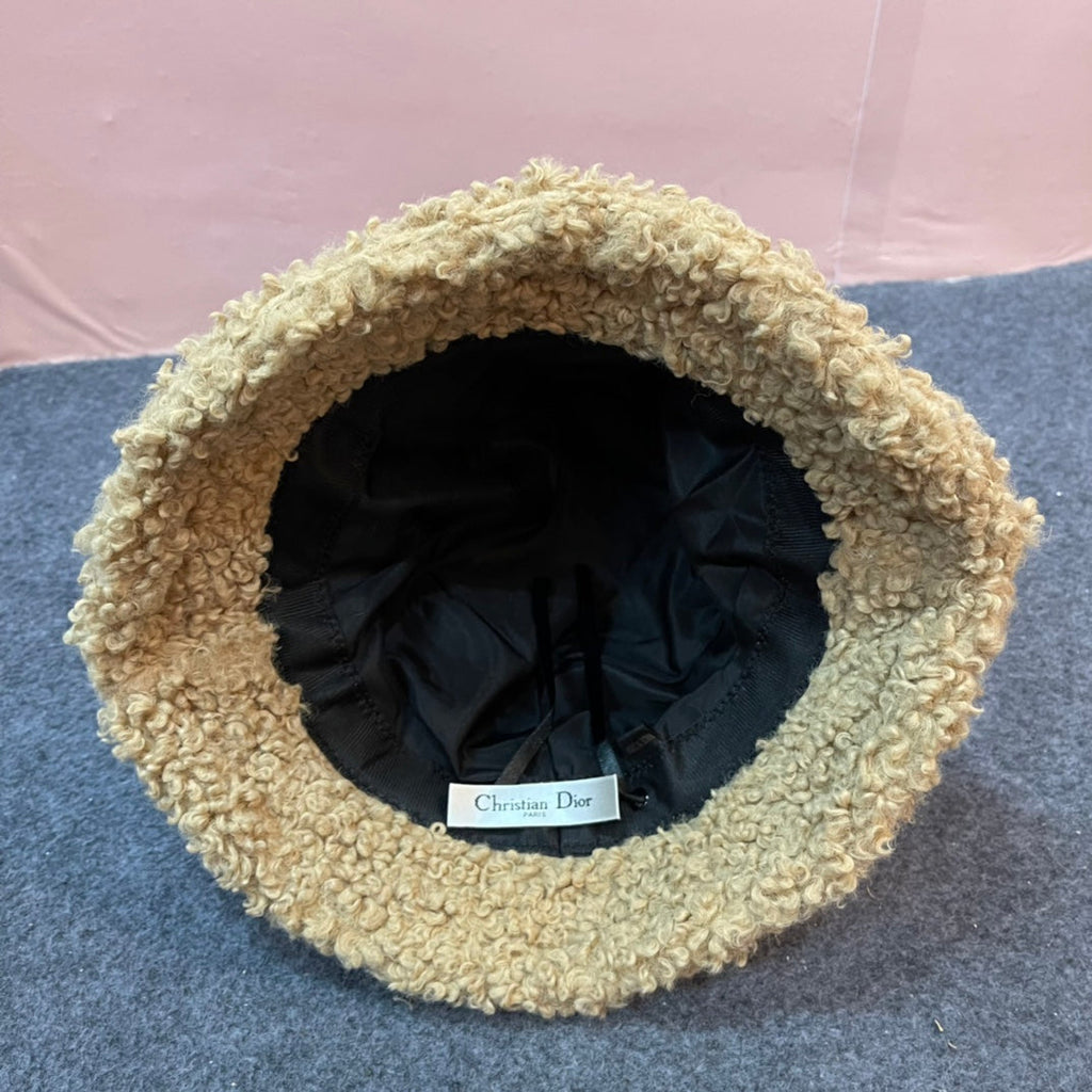 BUCKET HAT IN CAMEL BEIGE FLEECE 436570