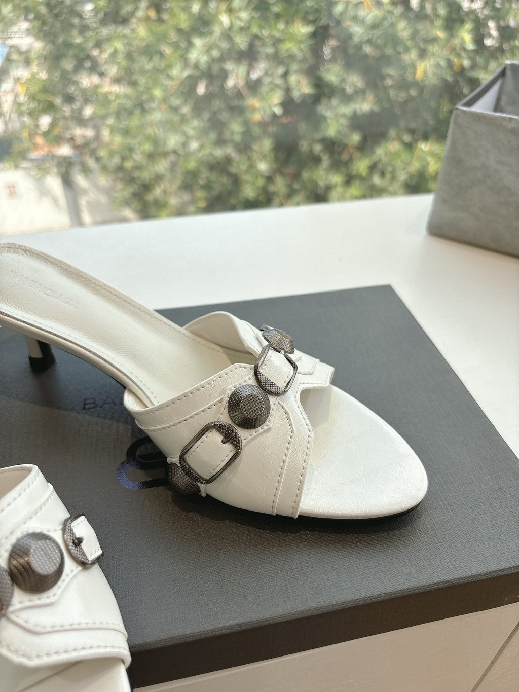 CAGOLE MID-HEEL MULES IN WHITE CALFSKIN
