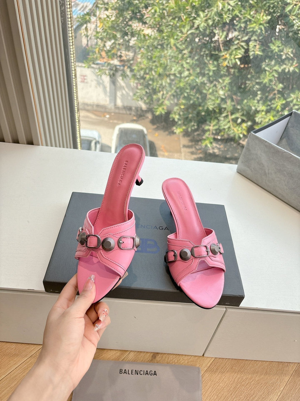 CAGOLE MID-HEEL MULES IN SHOCKING PINK CALFSKIN