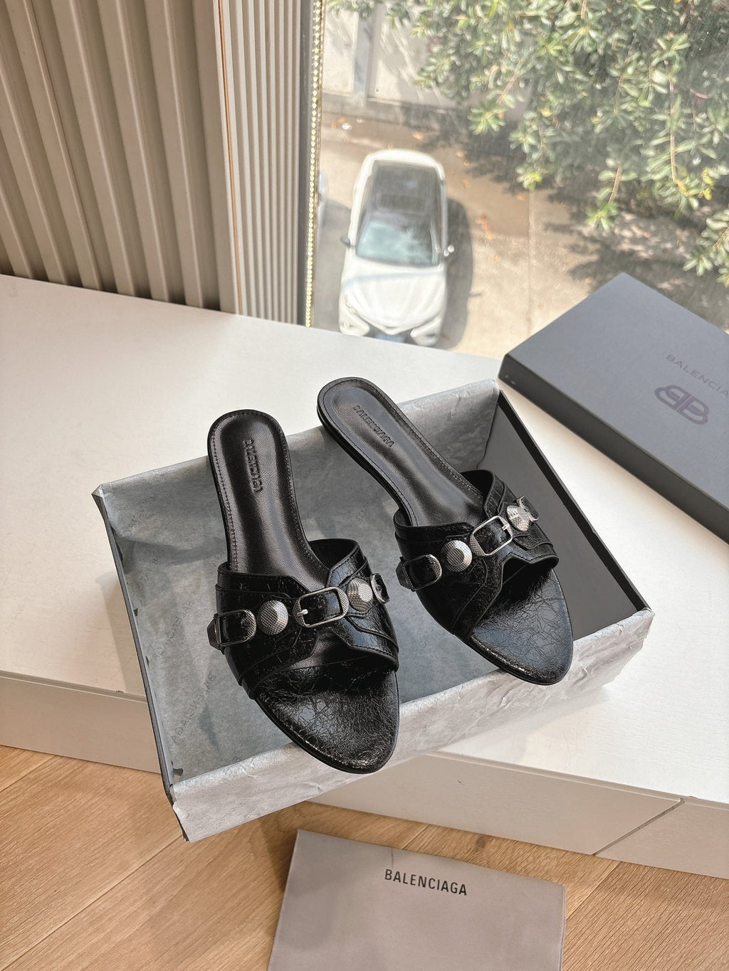 CAGOLE FLAT MULES IN BLACK CALFSKIN