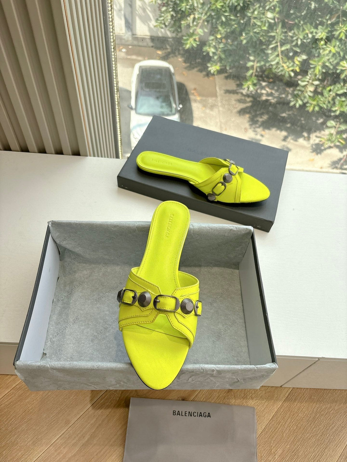 CAGOLE FLAT MULES IN LIME YELLOW CALFSKIN