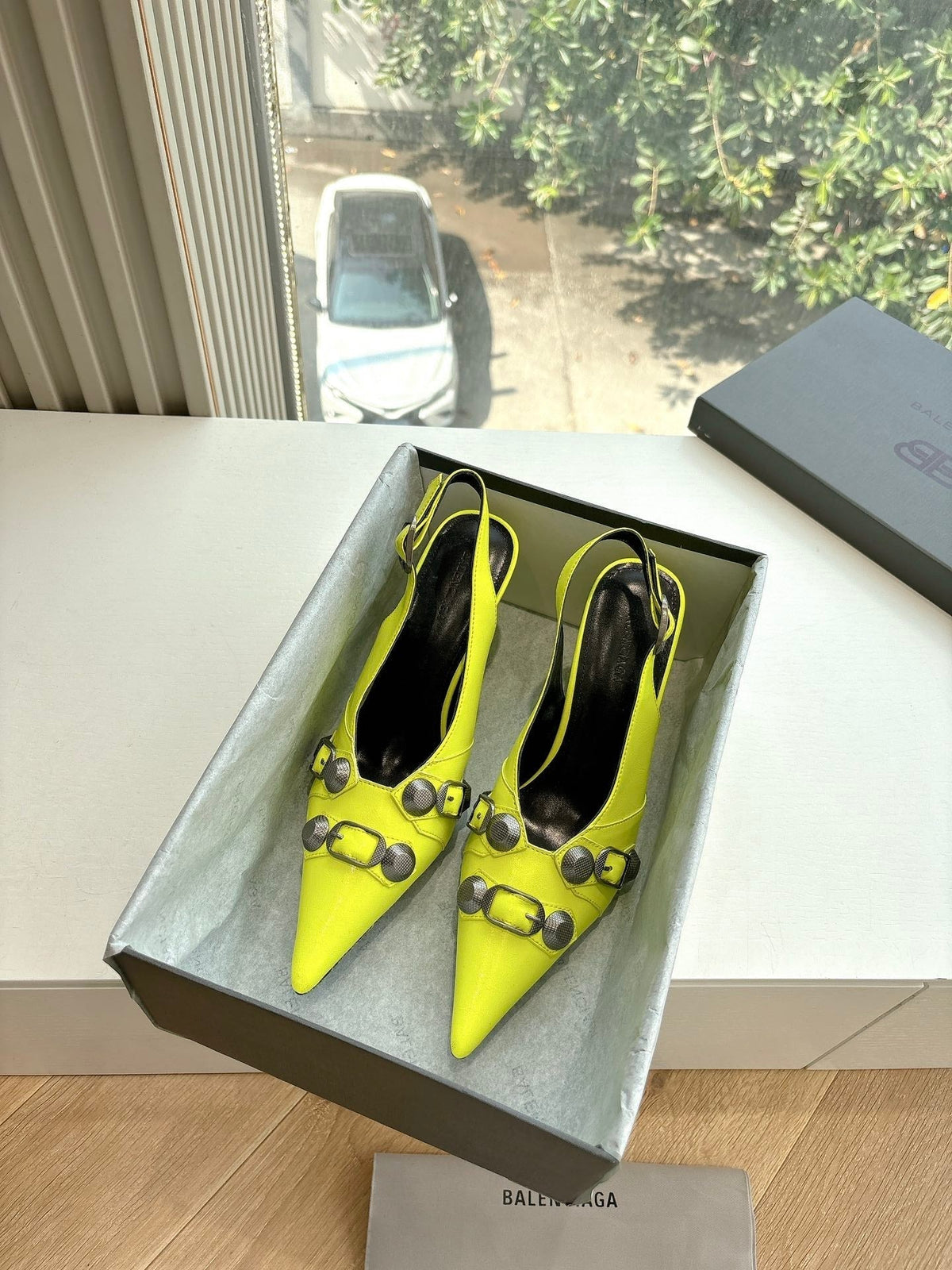 CAGOLE HIGH SLINGBACK IN YELLOW GLOSSY CALFSKIN
