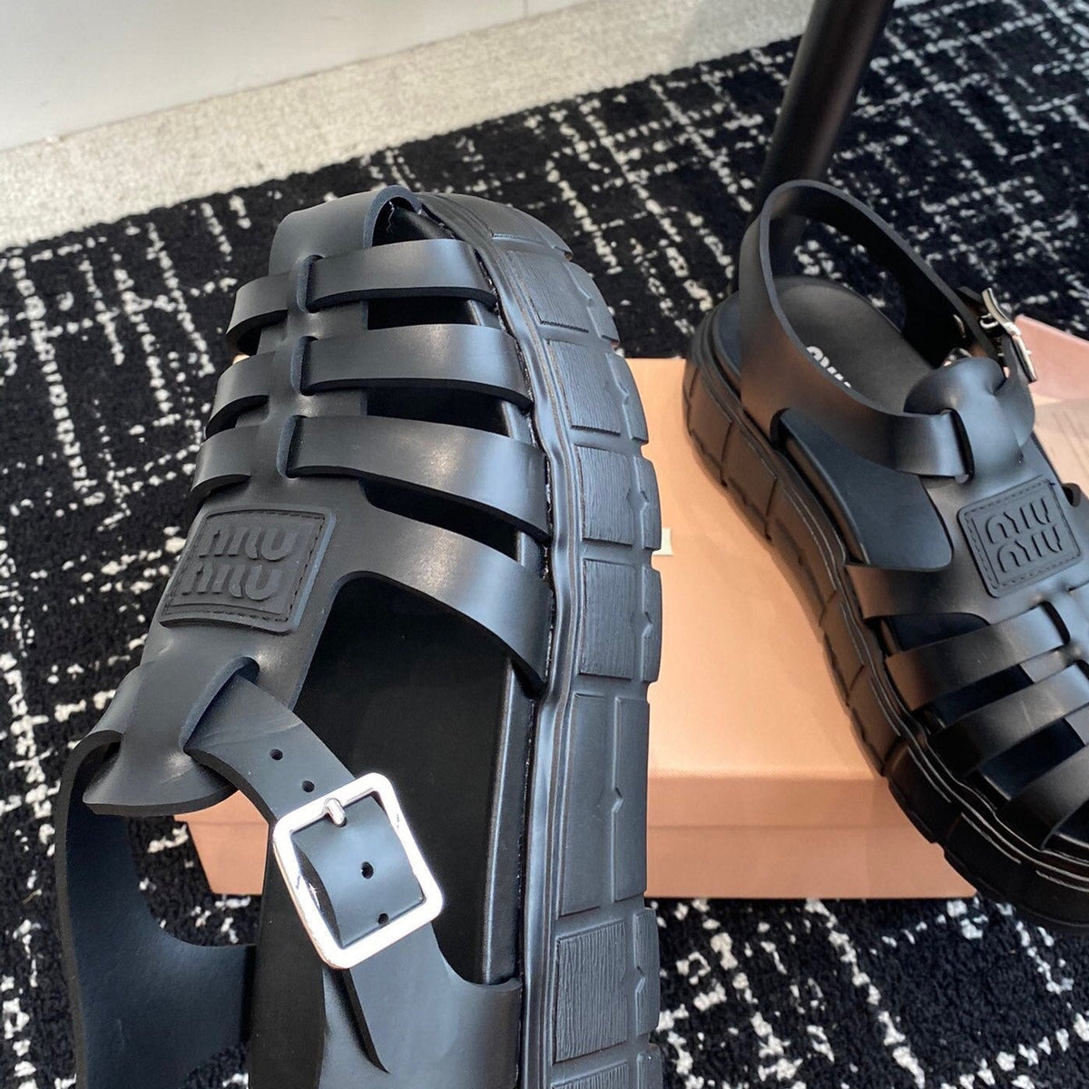 ROMAN THICK-SOLED SANDALS BLACK CALFSKIN