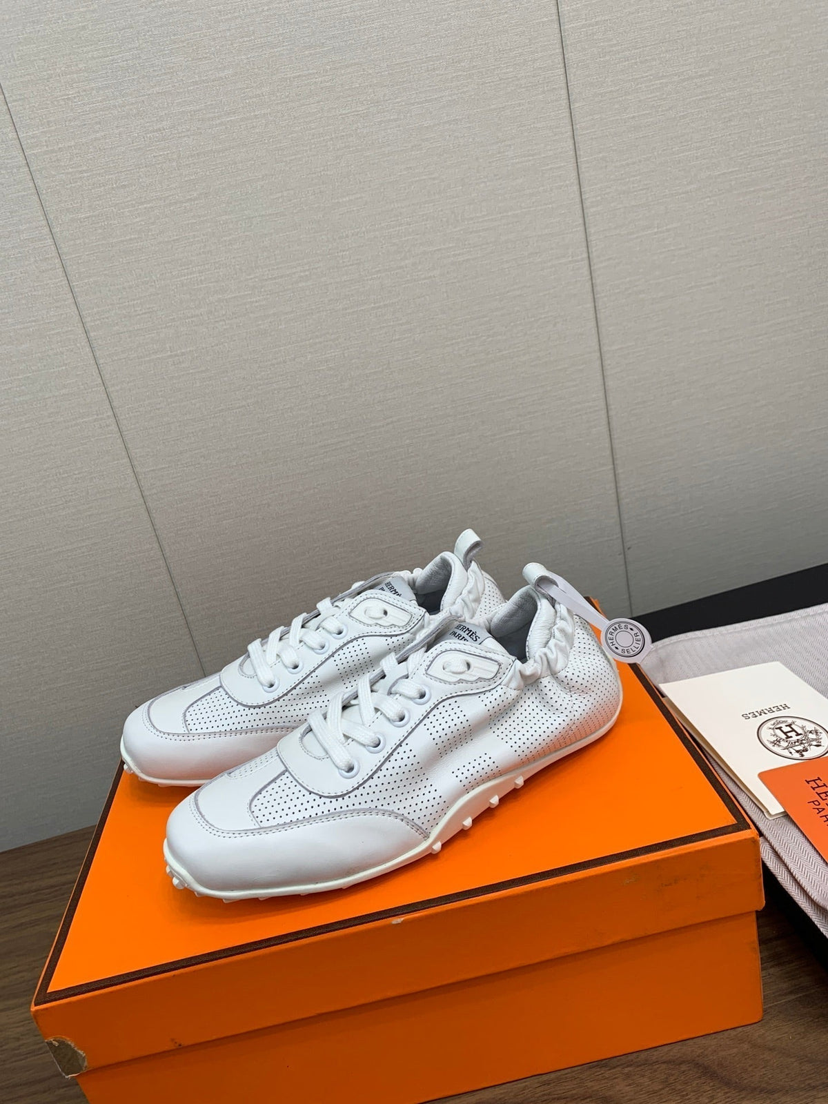SKATEBOARD SHOES LIGHT GRAY CALFSKIN