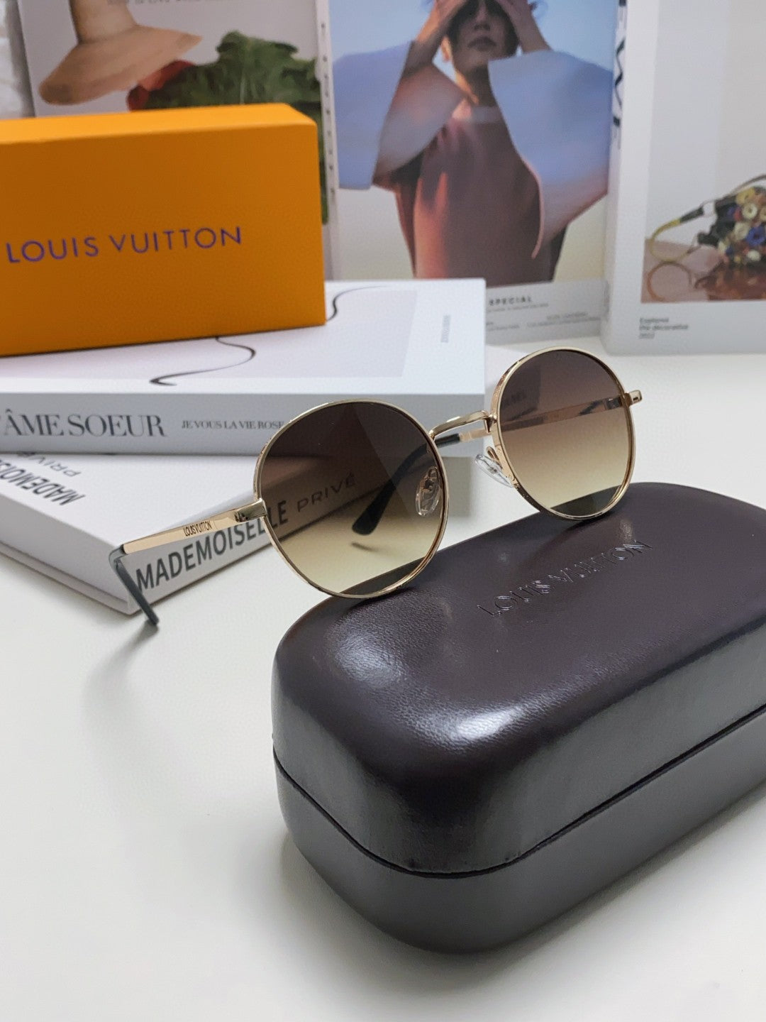SIGNATURE ROUND SUNGLASS 581382 IN GOLD METAL BROWN SMOKE LENSES