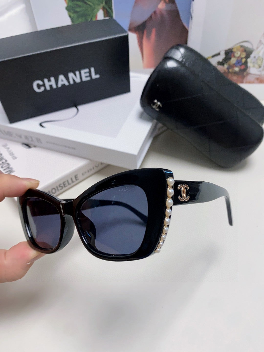 CAT EYE SUNGLASSES 632701 IN BLACK ACETATE EMBOSSED PEARL