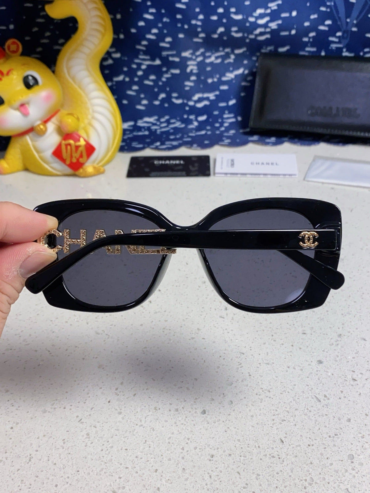 BUTTERFLY SUNGLASSES 641816 IN BLACK ACETATE GOLD METAL LOGO